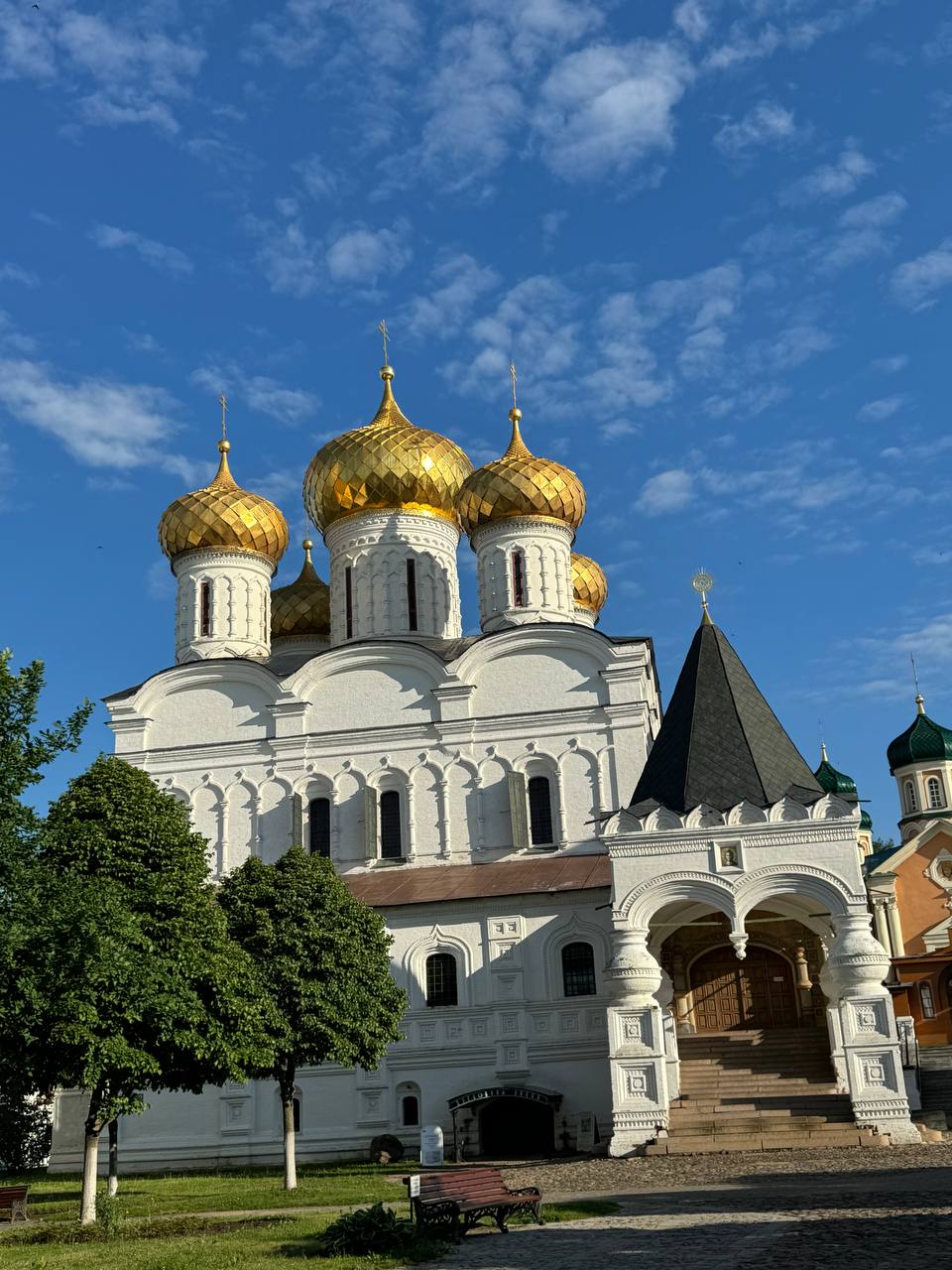 Ипатьевский монастырь и история Романовых